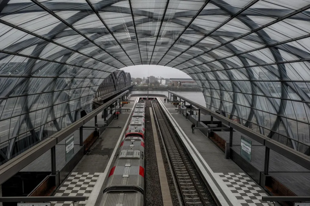 To conclude this exploration, the future of transportation is a path still fraught with challenges but one that offers immense opportunities for those with vision and boldness. France's economic and social dynamism depends on it, and it is crucial to actively engage in these transformations to ensure a prosperous and sustainable future for all citizens.